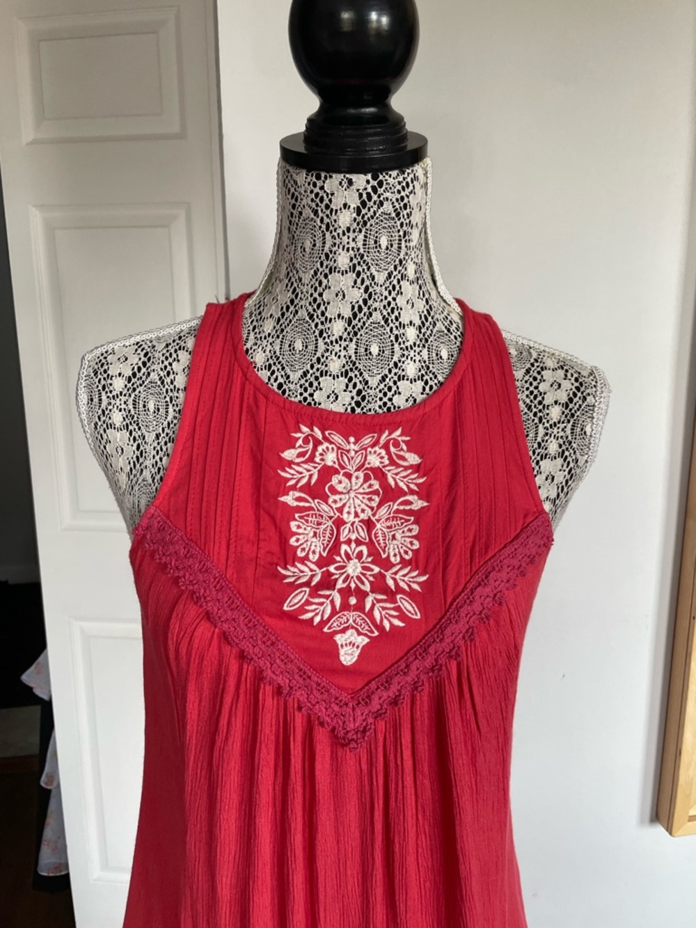 NWT Hollister Embroidered Boho Flowy A-Line Babydoll Crinkle Dress. Small - Picture 2 of 7
